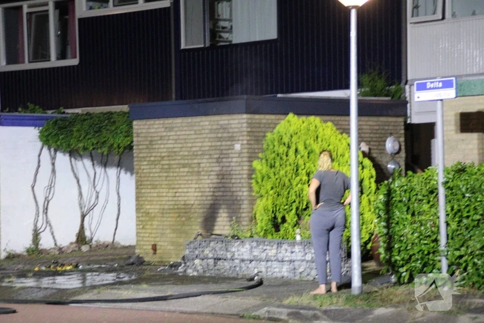 Schade aan muur door brandende papiercontainer