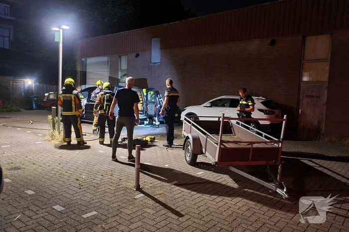 Lading in bestelbus vliegt in brand