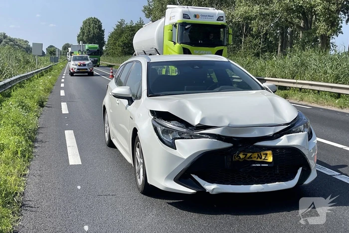 Bestuurster rijdt van schrik door na kop-staart ongeval