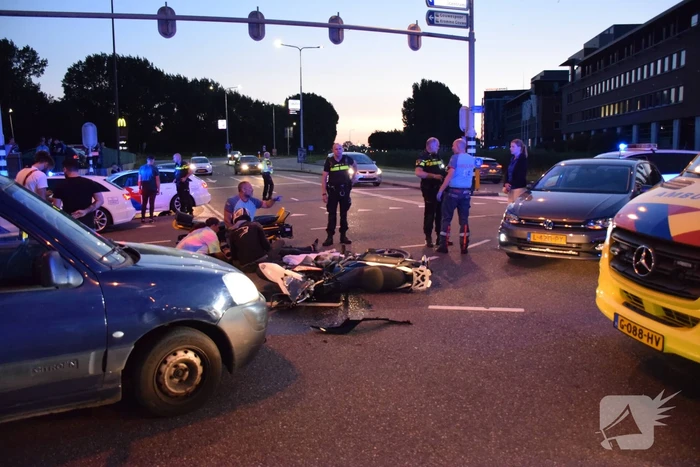 Motorrijder gewond bij botsing met auto