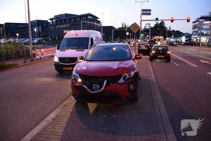 Motorrijder gewond bij botsing met auto