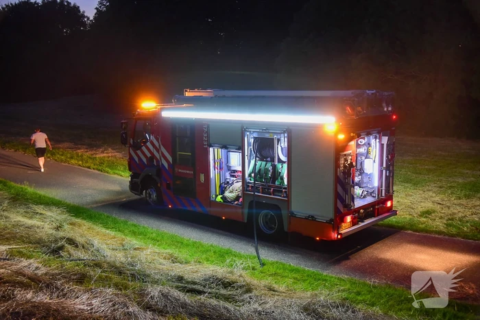 Jongeren steken riet in brand