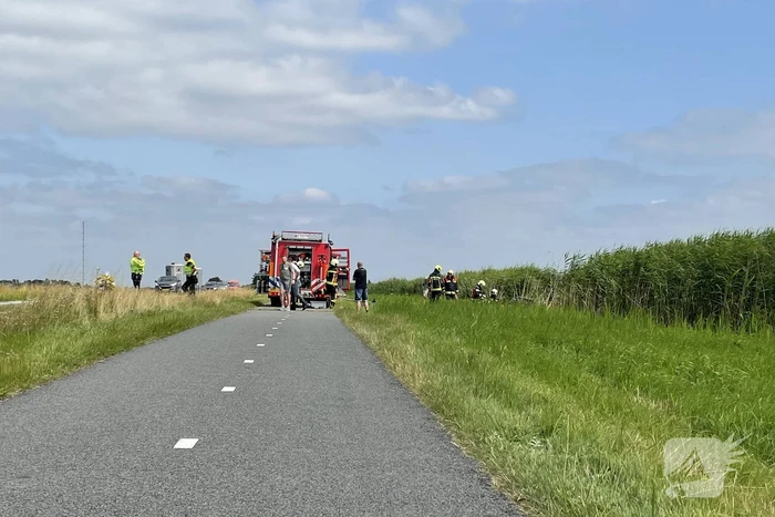 Auto's belanden in sloot