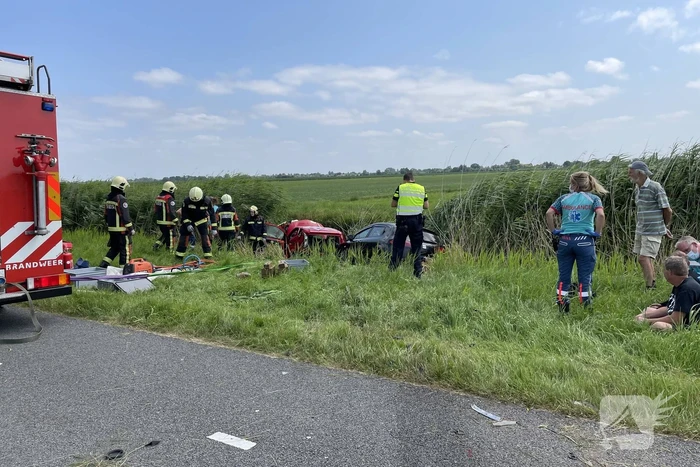 Auto's belanden in sloot