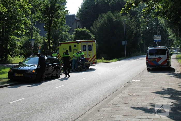 Personenauto komt in botsing met scootmobiel