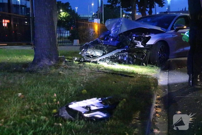 Auto in de kreukels bij eenzijdige aanrijding