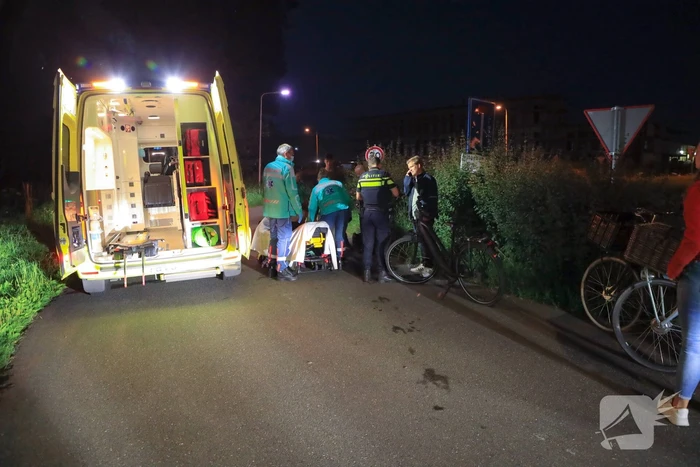 Brommerrijder belandt in sloot