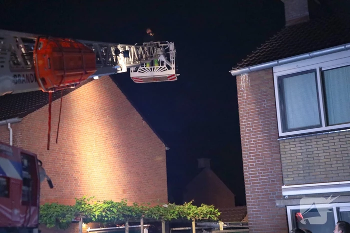 Brandweer bevrijdt bekneld zittende vogel