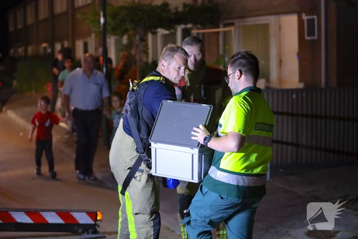 Brandweer bevrijdt bekneld zittende vogel