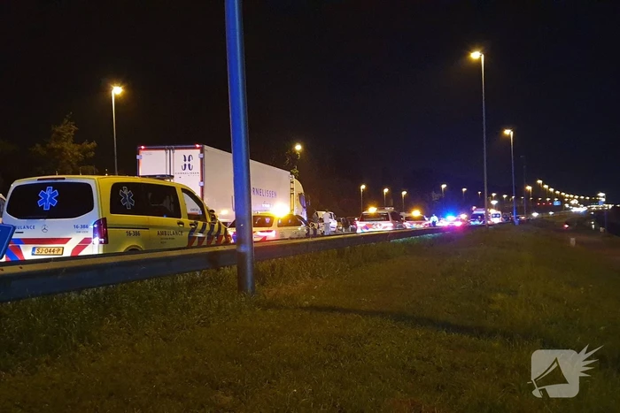 Snelweg volledig afgesloten door zwaar ongeval