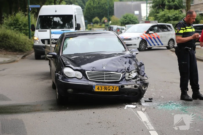 Flinke schade bij aanrijding op kruising