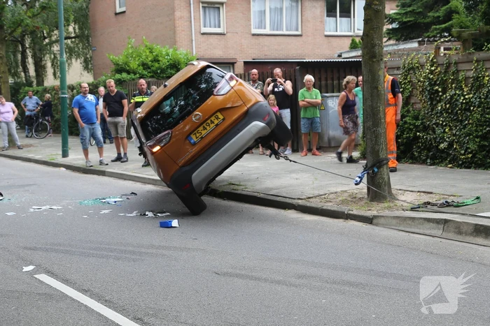 Flinke schade bij aanrijding op kruising