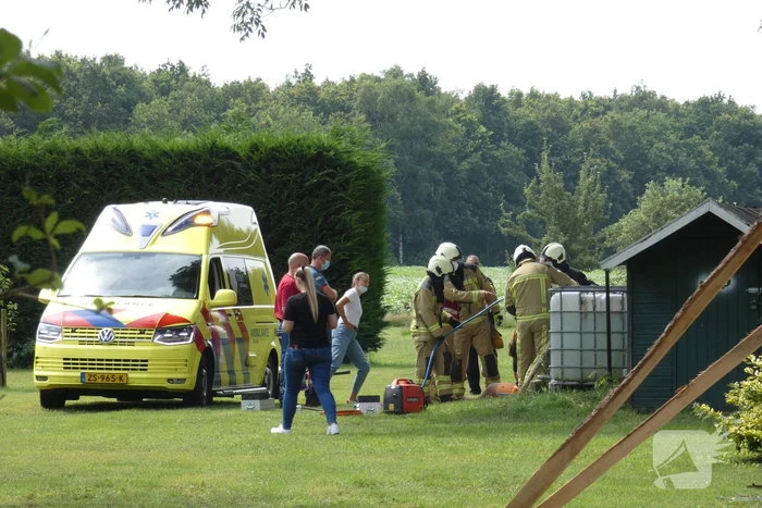 Man bekneld onder IBC-container op zorgboerderij