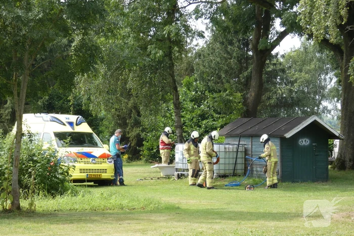 Man bekneld onder IBC-container op zorgboerderij