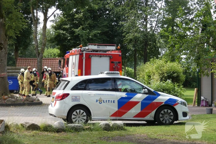 Man bekneld onder IBC-container op zorgboerderij