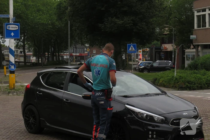 Rijbaan afgesloten door ongeval tussen personenauto en fietser