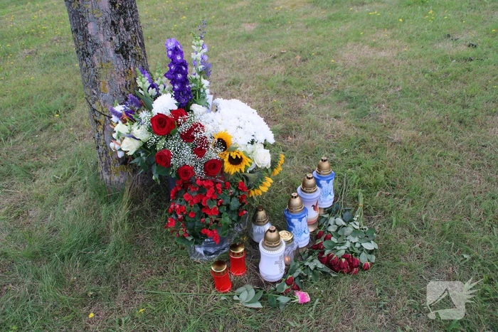 Bloemen neergelegd voor overleden motorrijder (30)