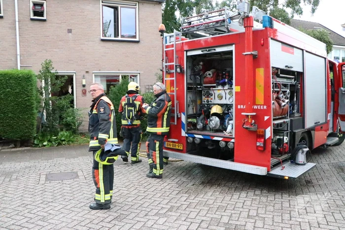 Bewoner ademt rook in bij woningbrand