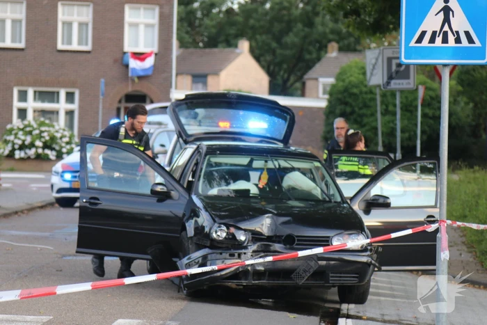 Auto crasht na achtervolging