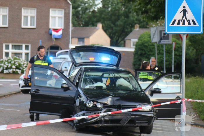 Auto crasht na achtervolging