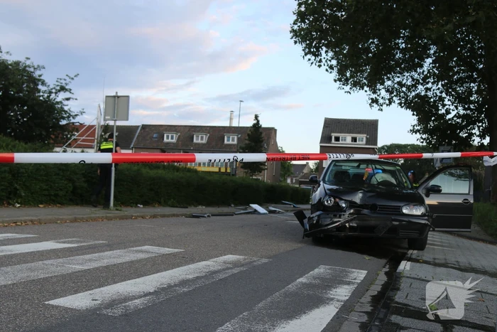 Auto crasht na achtervolging