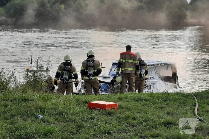 Hevige brand op motorjacht