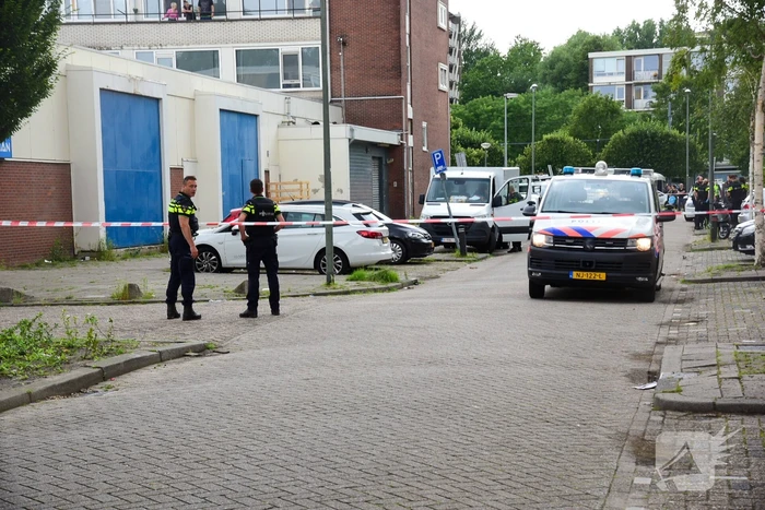 Ernstig gewonde bij schietpartij in auto