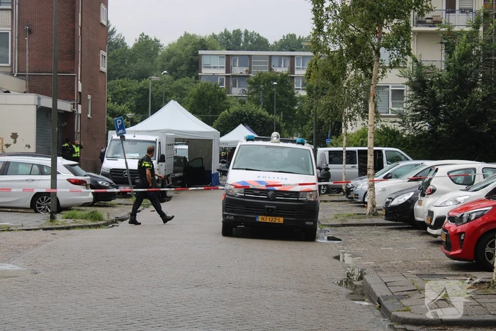 Ernstig gewonde bij schietpartij in auto