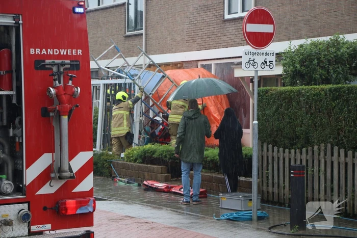 Persoon zwaargewond door omgevallen steiger