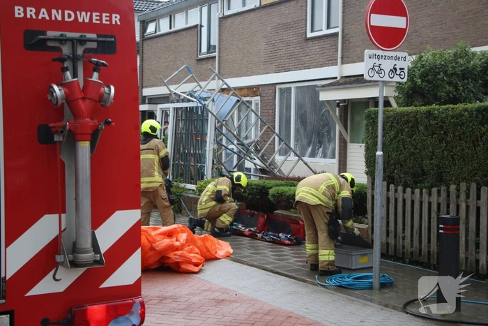 Persoon zwaargewond door omgevallen steiger