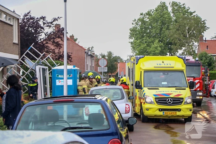 Persoon zwaargewond door omgevallen steiger