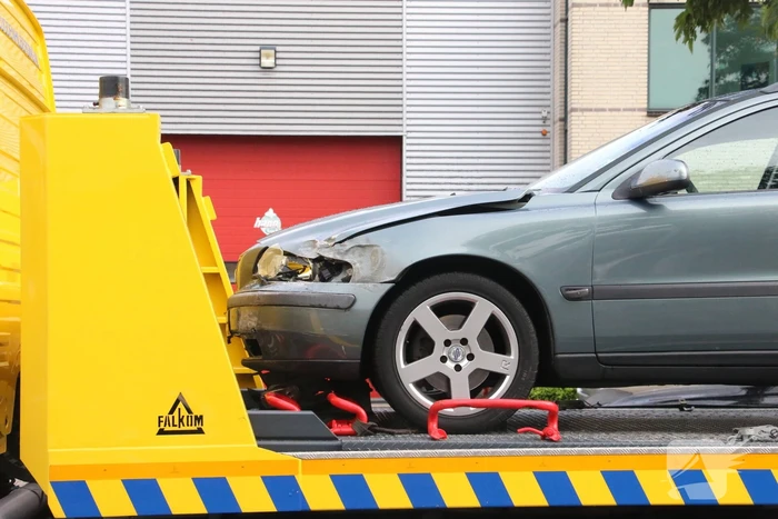 Flinke schade bij botsing tussen auto's