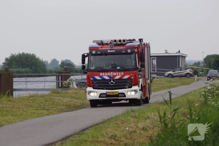 Grote zoekactie naar mogelijk persoon te water Jachthaven 't Raboes
