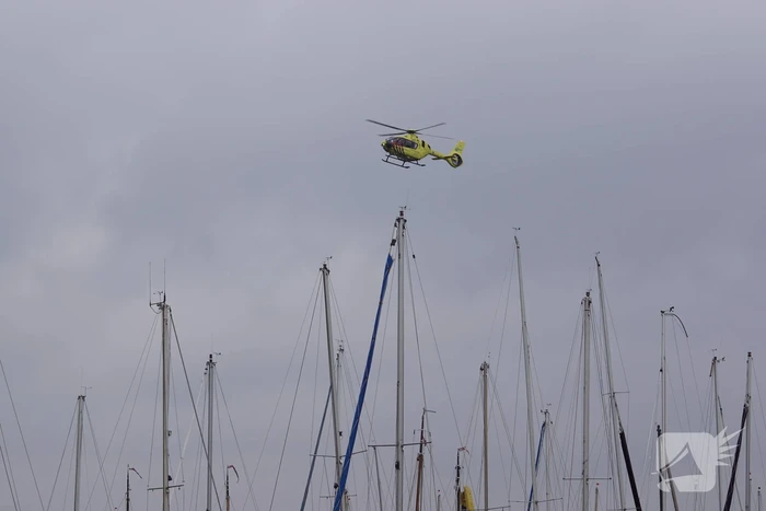 Grote zoekactie naar mogelijk persoon te water Jachthaven 't Raboes