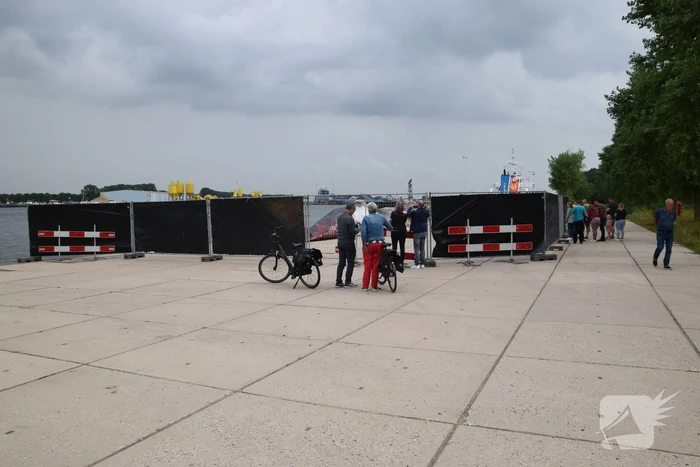 Aangetroffen dode vinvis trekt veel bekijks