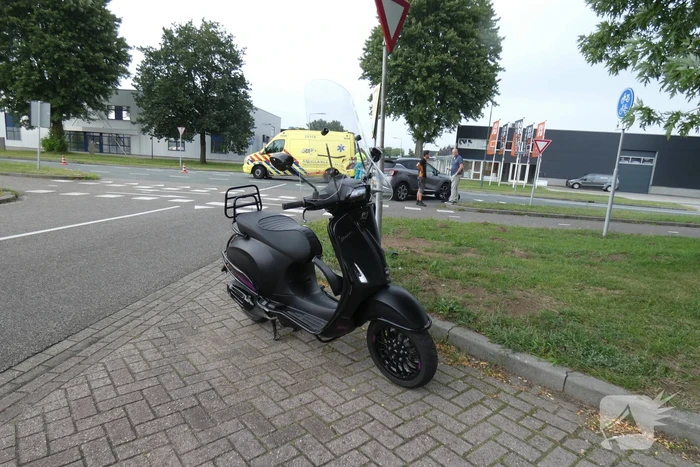 Scooterrijder gewond na ongeval met auto