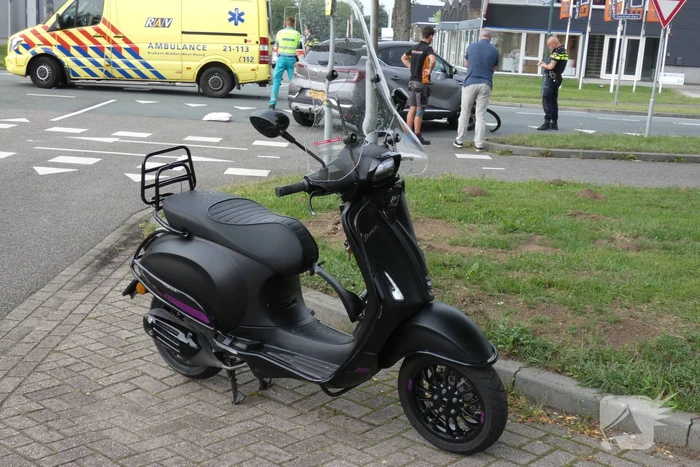 Scooterrijder gewond na ongeval met auto