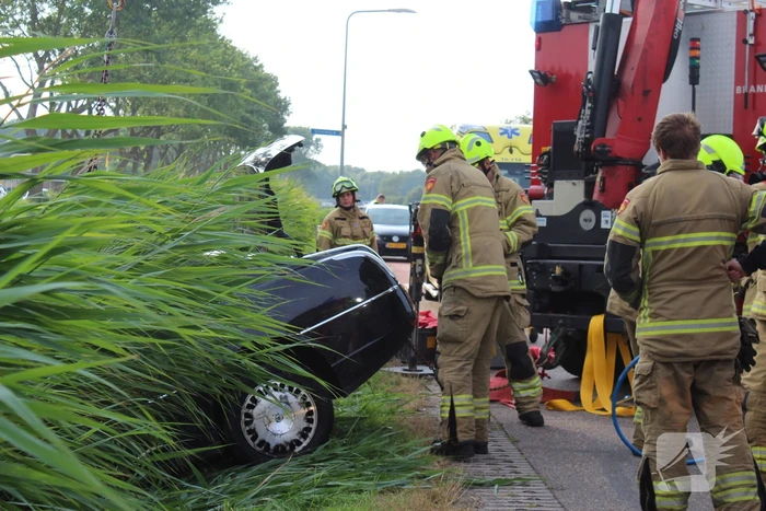 Twee aanhoudingen nadat gestolen auto te water raakt