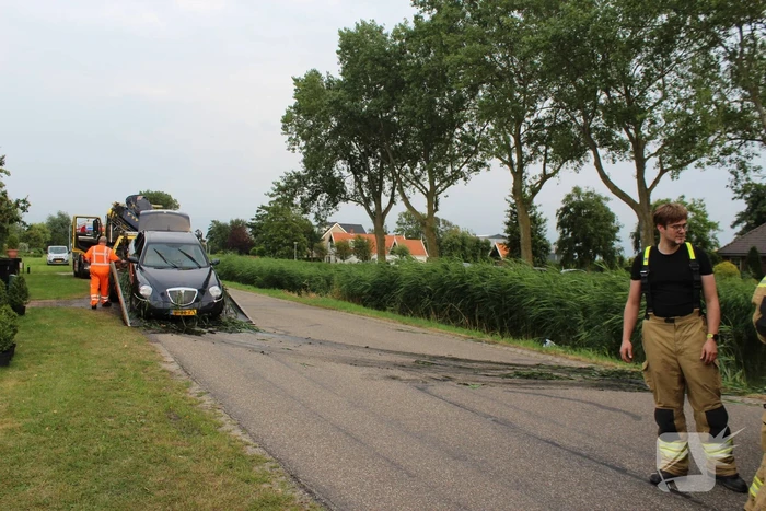 Twee aanhoudingen nadat gestolen auto te water raakt