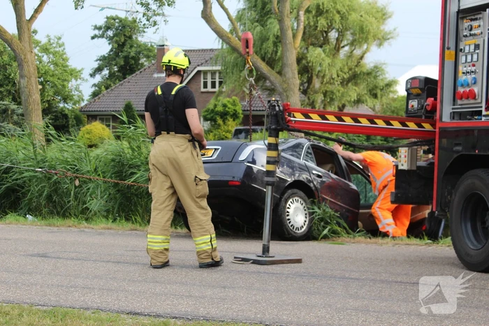 Twee aanhoudingen nadat gestolen auto te water raakt