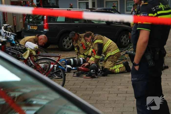 Grote brandweeropkomst door brand in woning
