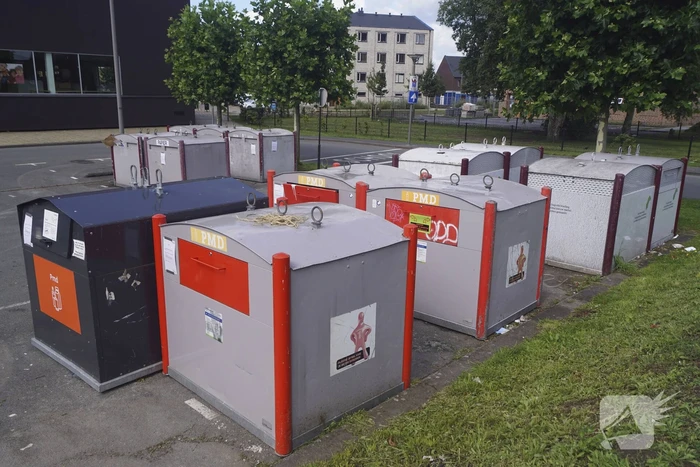 Overlastgevende containers in centrum van Vathorst worden verwijderd