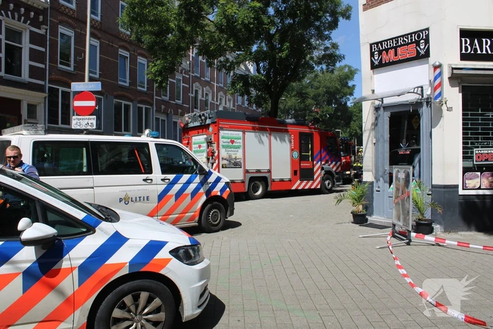 Grote uitslaande brand aan voor- en achterzijde van woning