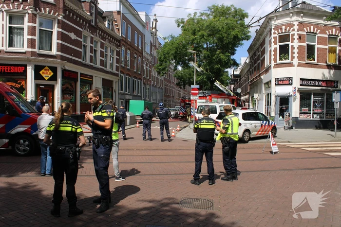 Grote uitslaande brand aan voor- en achterzijde van woning