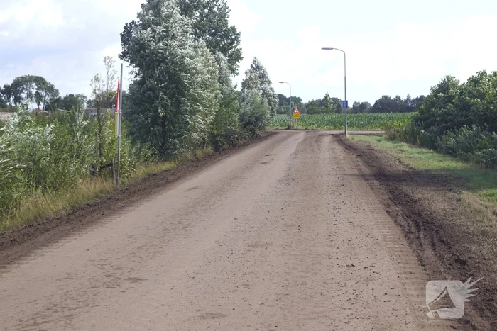 Grote hoeveelheden zand op de weg door werkzaamheden