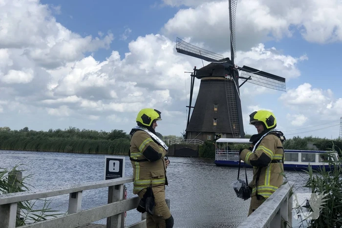 Brandweer per pont overgevaren naar molen