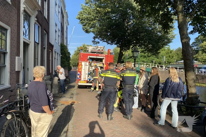 Brandende sigarettenpeuken in rooster zorgen voor brand