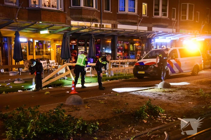 Mogelijke schietpartij op terras van café