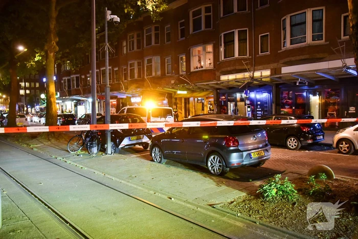 Mogelijke schietpartij op terras van café