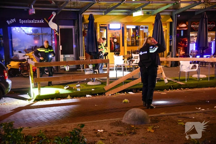 Mogelijke schietpartij op terras van café